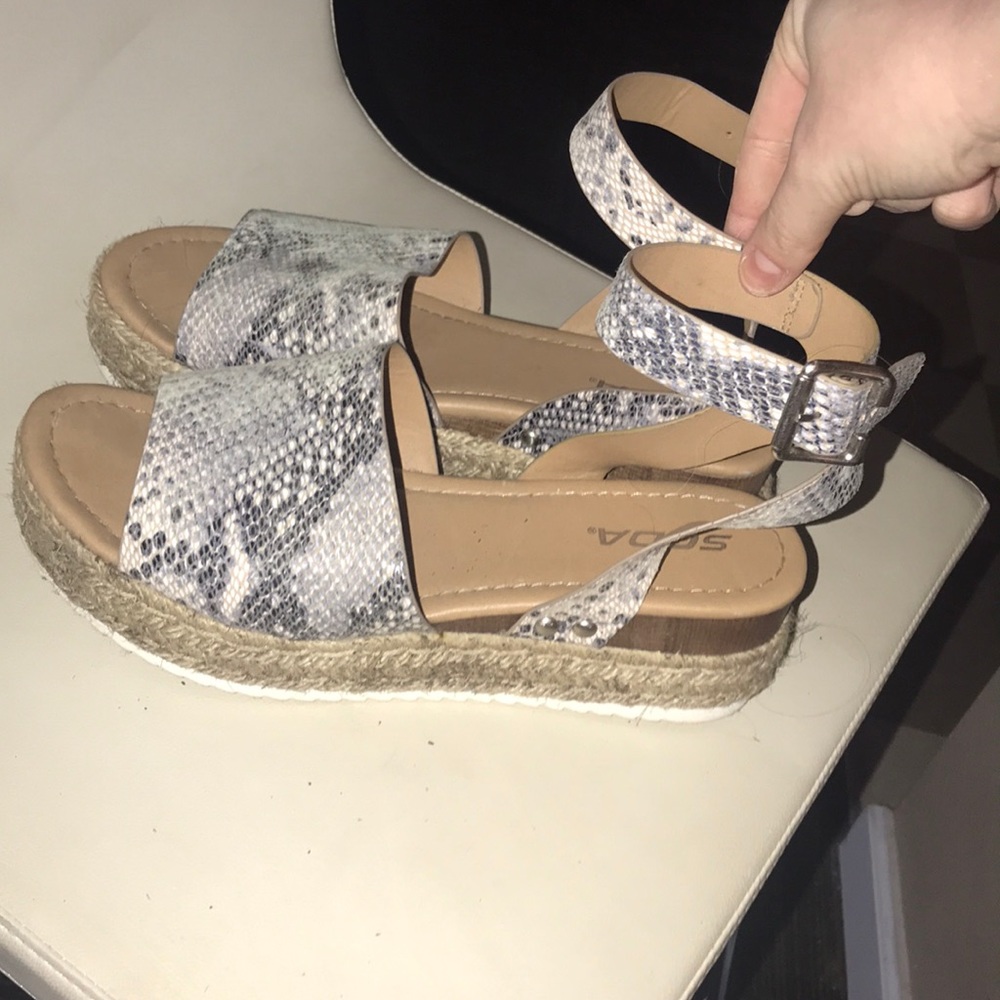 Platform sandals